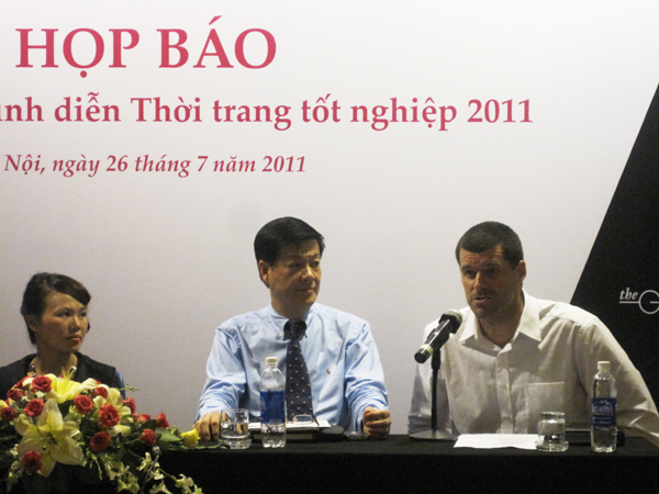 Triển lãm và trình diễn thời trang “Chuyến hành trình”
